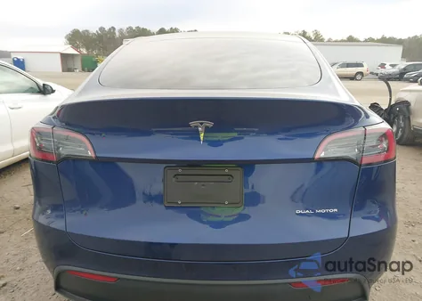 2024 Tesla Model Y Long Range Dual Motor All-Wheel Drive из США, поврежденный, VIN 7SAYGDEE5RA329172